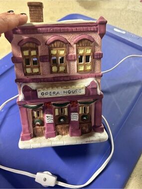1990 NOMA Dickensville Collectables “Opera House” lighted porcelain Christmas